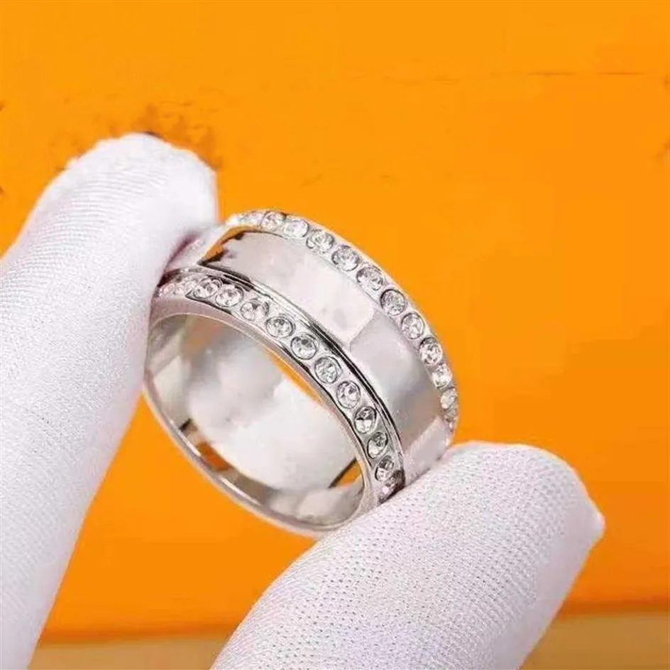 Anillo de diamantes de doble fila de lujo, anillo de pareja de moda, acero de titanio de alta calidad, suministro de joyería resistente al agua 317c