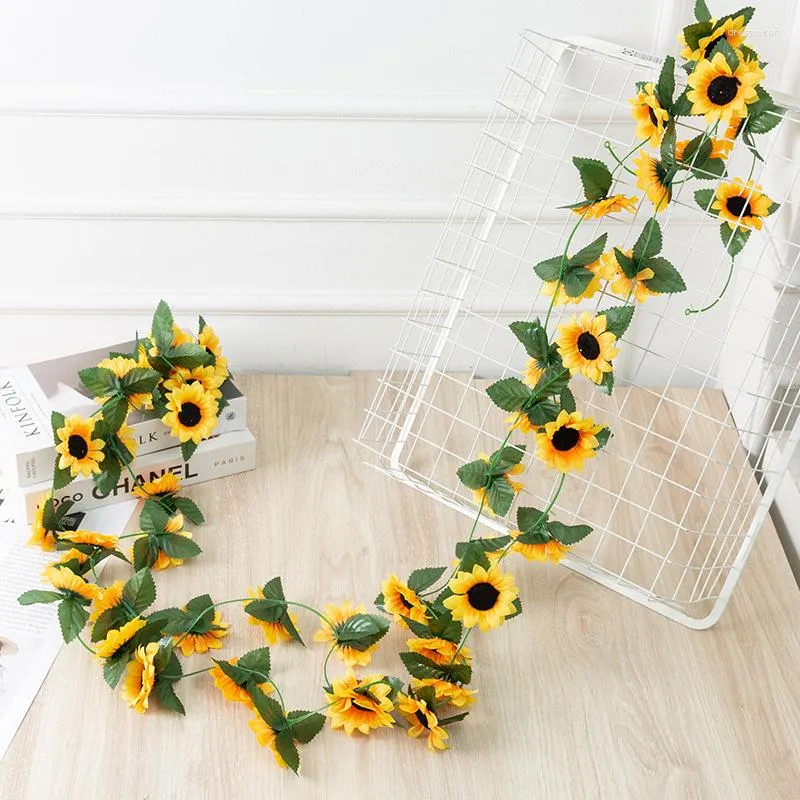 Dekorativa blommor konstgjorda solros Garland Fake Silk Flower Vine Rattan Green Leaves Fabric Floral Head For Wedding Table Home Party