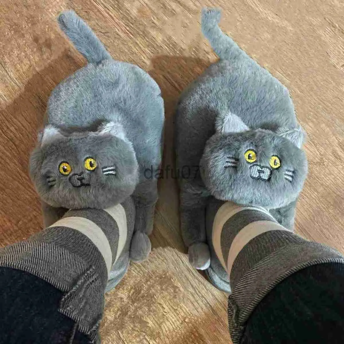 Pantoufles Câlin chat pantoufles femmes hommes hiver maison diapositives Kawaii chaussures de sol fourrure pantoufles fille blanc Mules drôle mignon cadeau pantoufles x1011