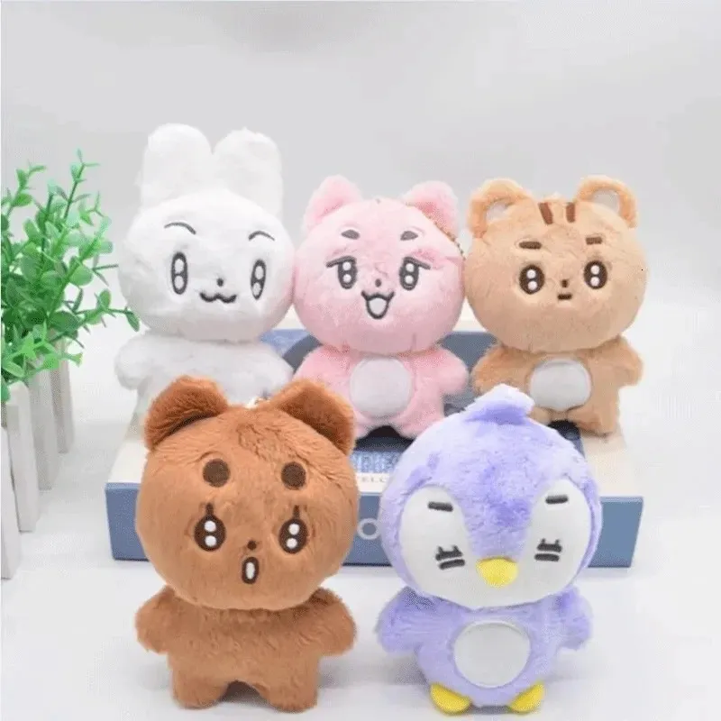 Pluche sleutelhangers 5 stuks TXT-poppen Kpop Cartoon Soobin Beomgyu Dezelfde pluche sleutelhangers Q Styles Tutu Bar Twee-Bar Pop Sleutelhanger Ringen Tashangers 231010