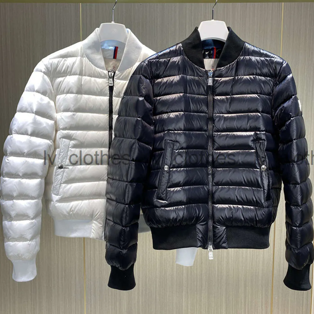 Parkas 남자 다운 재킷 겨울 자켓 디자이너 디자이너 디자이너 의류 커플의 자수 배지 다운 재킷 여자 후드가있는 파카 wi