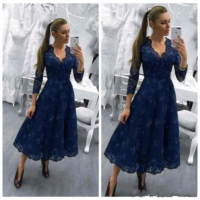 2018 Navy Blue Mother of the Bride Dresses V Neck långa ärmar spetsar applikationer pärlstav bröllop gästklänning te längd kväll klänningar249s