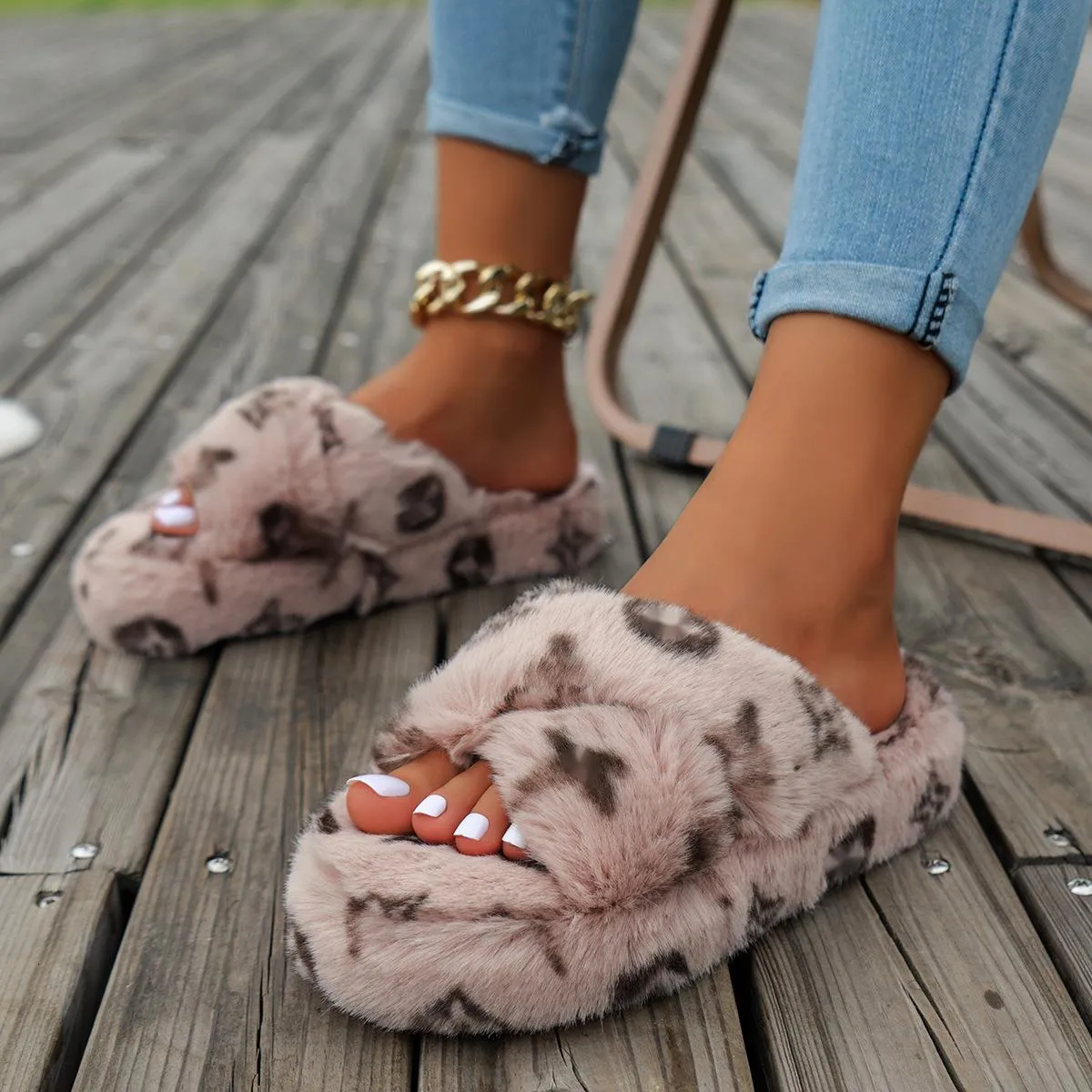 Slippers Winter Indoor House Fur Slippers Full Furry Soft Fluffy Plush Platform Flats Heel Non Slip Luxury Designer Shoes Casual Ladies 231011