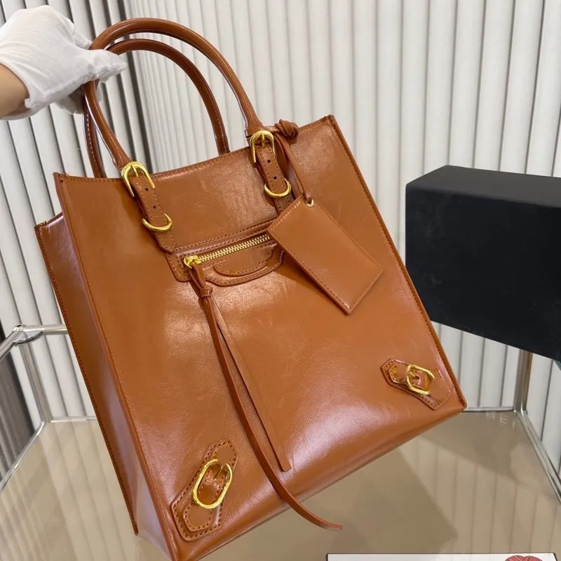 Designer Bag Tote Bag Män Kvinnor Handväskor Satchel Stor kapacitet Underarm Hobo Luxury med axelväskor Strap Cross Body Purses