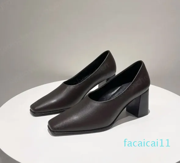 fila tacco grosso mocassini ufficio scarpe con tacco gattino Scarpe eleganti firmate Moda semplice da donna Punta squadrata Sandali casual in pelle bianca nera Décolleté neri