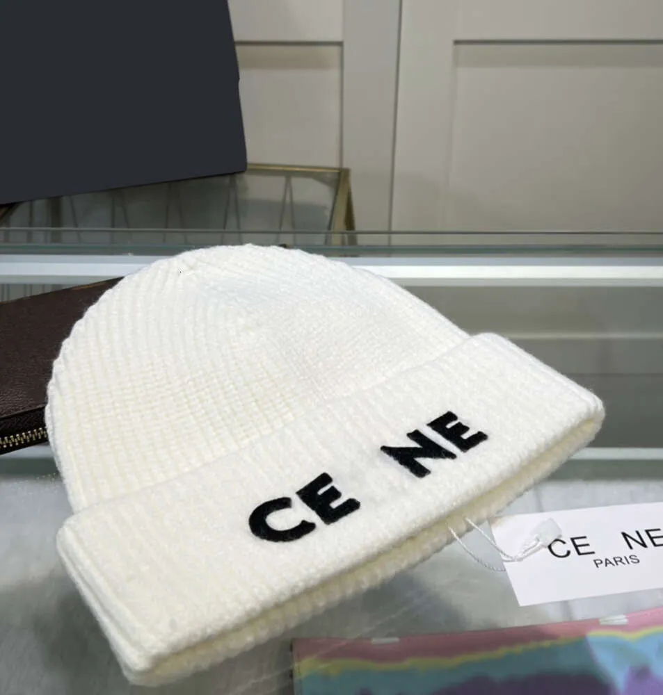 Beanie/Skull Caps beanie Berretti invernali di lusso da donna protezione per le orecchie caldo cappello antivento moda casual da viaggio all'aperto da sci indossabile