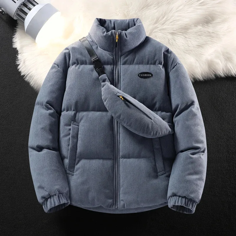 Le manteau masculin de Parkas pour hommes comprend des sacs 2023 Parka Plus veste d'hiver épaisse et chaude en velours avec vestes multi-poches extérieures solide 231011