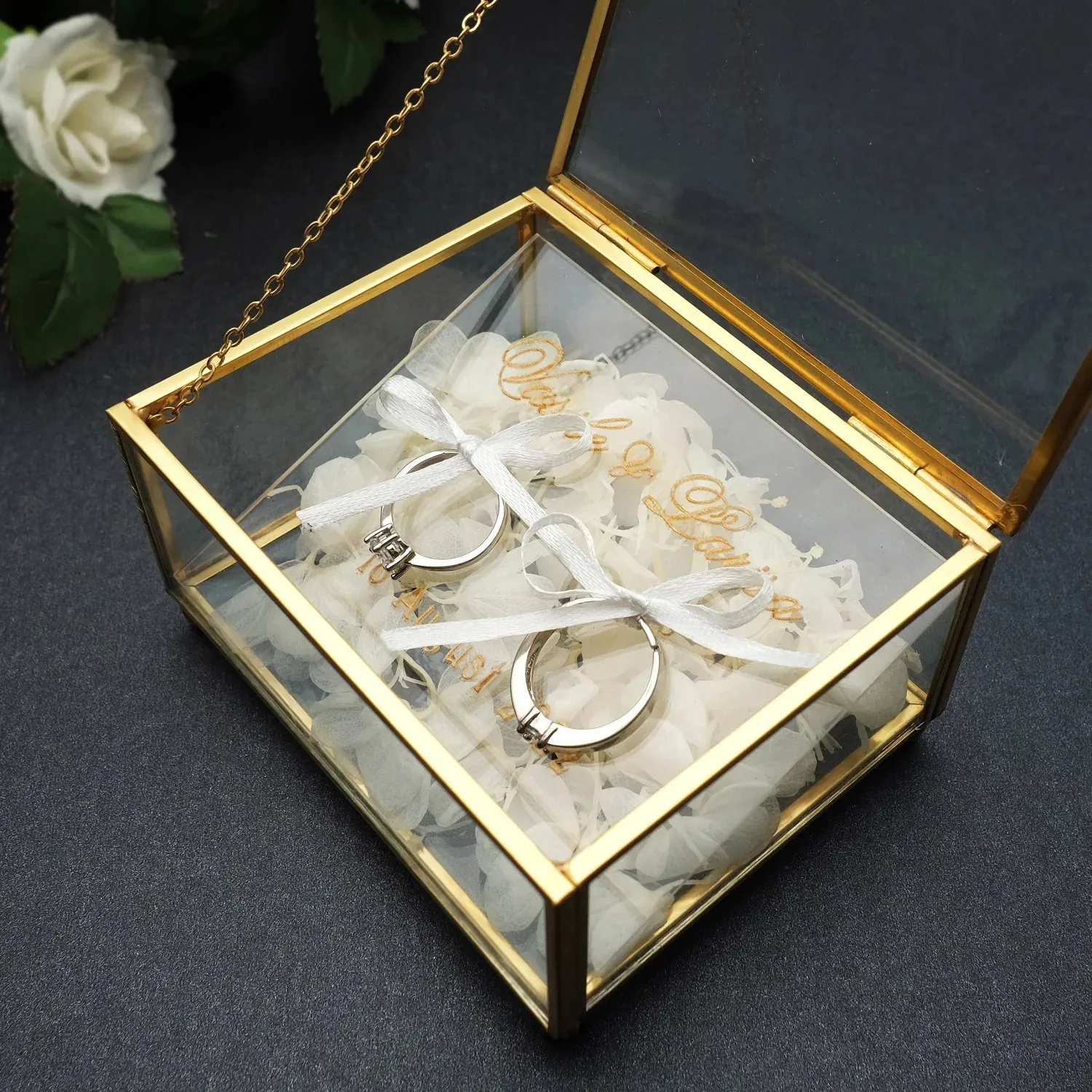 Pudełka z biżuterią spersonalizowane szklane pierścień pudełko niestandardowe uchwyt na obrączkę zaręczyny Złota Szklana Straż biżuterii Dostosowane Twoje imiona i datę 231011