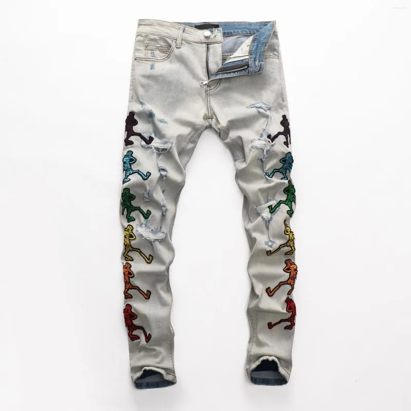 Herren-Jeans, Streetwear, trendige Totenkopf-Stickerei auf beiden Seiten, Denim-Hosen, Hip-Hop-Mode, weiße, schmal zulaufende Hose
