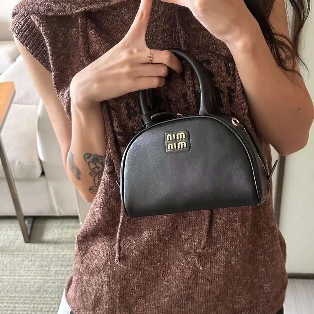 DHgate.com:Exquisite Round Leather Handbag: Premium Womens
