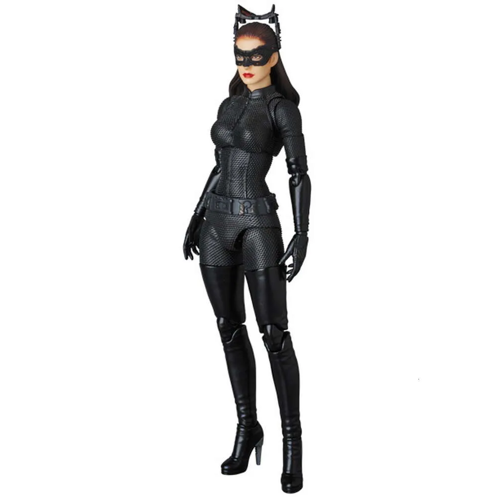 Mafex hotsell selina kyle