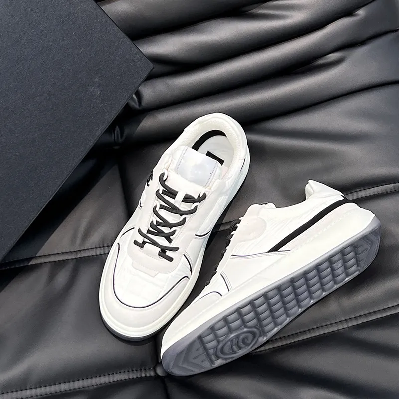 Man White Designer Sneakers The Latest Color Matching Casual Board Shoes Diamond Check Upper Original Science and Technology Cloth Cow Suede Splicing