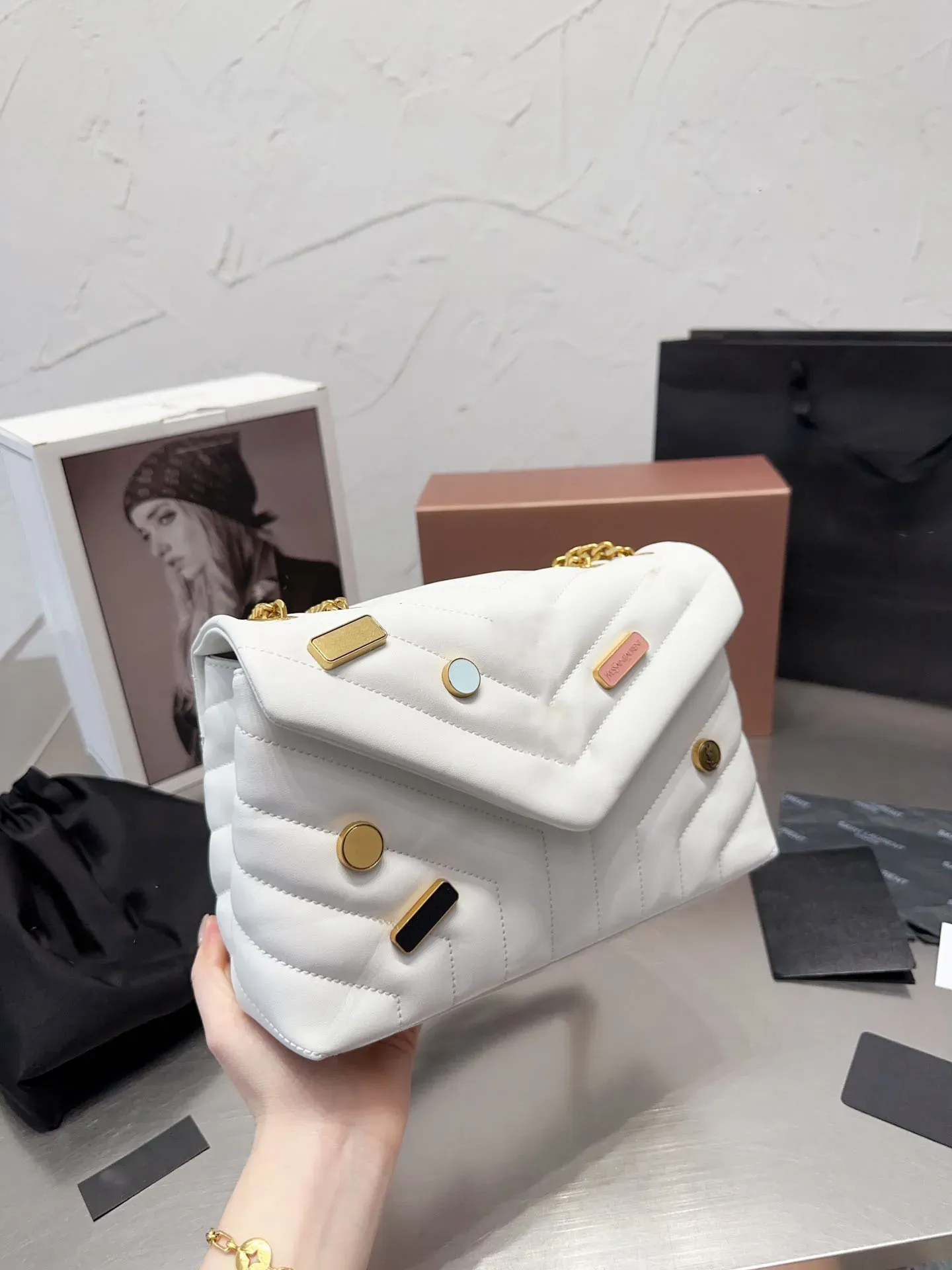 10A Модная новая классическая сумка 2023 Модельерская сумка с золотой цепочкой Замечательная сумка через плечо большой вместимости Роскошная сумка через плечо