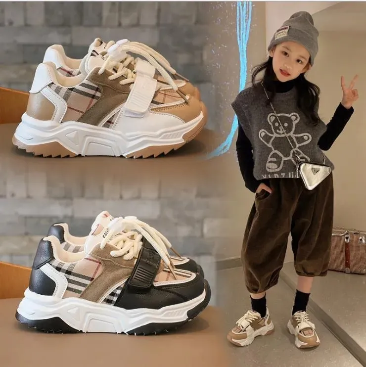 Designer Kids Toddler Girls Boy Sneakers Plaid andningsbara barn Tennis Fashion Little Baby Shoes