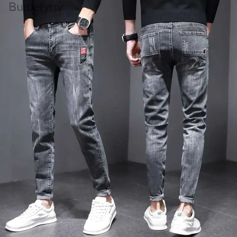 Jeans da uomo Uomo Elasticizzato Strappato Skinny Biker Ricamo Cartoon Stampa Jeans Foro distrutto Slim Fit Denim Jeans Hip Hop neri di alta qualitàL231011