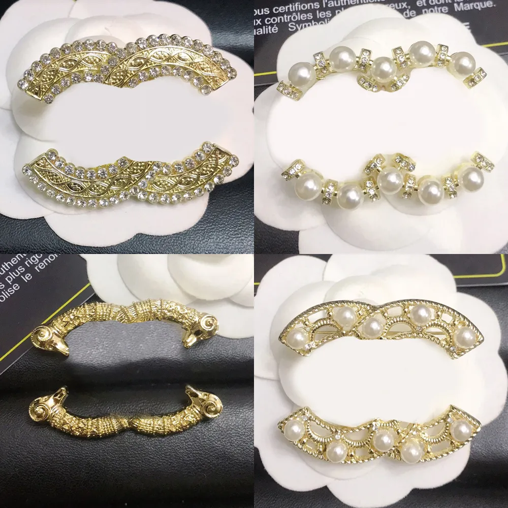 Pins de letras Broch Broches Brand Gold Wholesale Sier Sier Forma Famosa mujer Pearl Crystal Broochs traje de lava accesorios de joyería de moda s