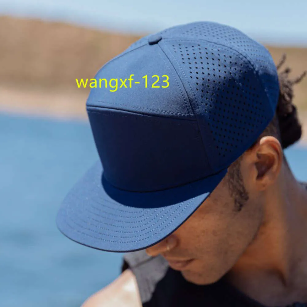 Niestandardowy 7 panel wodoodporny Hat Trucker Hat Laser Cut perforated golf hat czapki płaskie rondo HATBACK HATS z gumową łatką