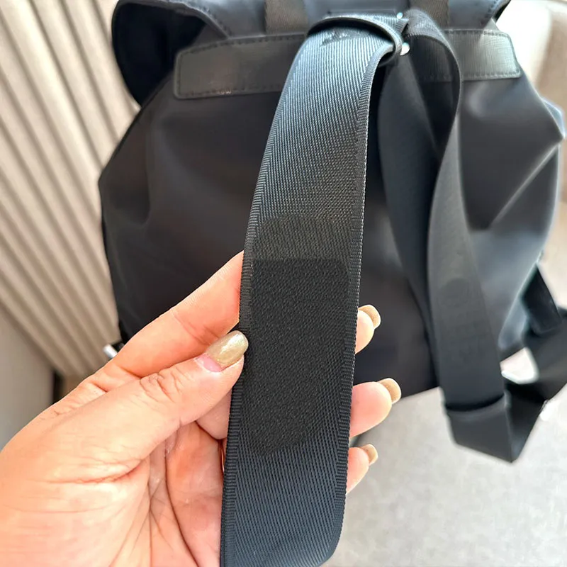 Torba projektantów mody Ulepszona lekko wodoodporna rozmiar 35x30 cm nylonowy plecak ręczny torba crossbody