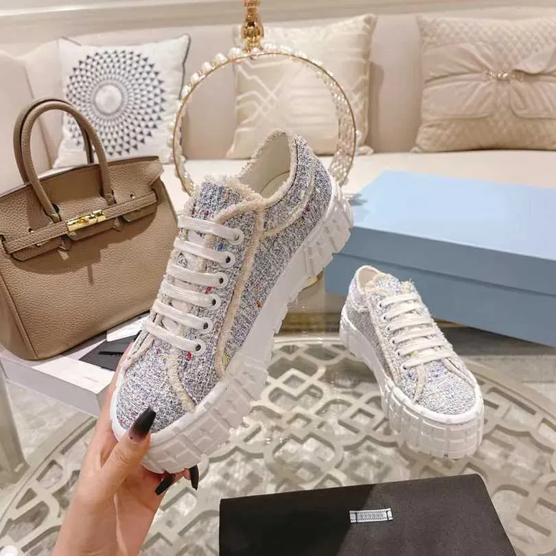 Designer Slippers Autumn Winter Slippers New Fashion Lace Up Girls Casual Shoes Brand Thick Sole Catwalk Shoes Metal Triangle Buckle Heel Height 5cm