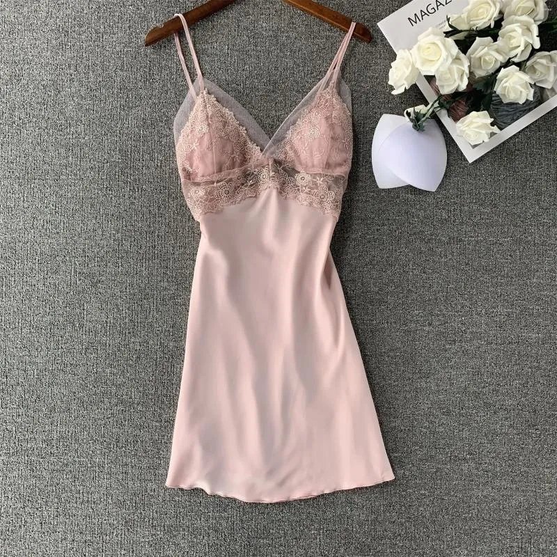 Kvinnors sömnkläder rosa söta spetsblomma nattdress sexig V-ringningsband nattklänning med bh intim hemklänning frestar ihålig
