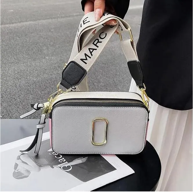 デザイナーの女性バッグ新しいコントラストカラー小さな正方形のバッグトレンドレターシングルショルダーメッセンジャーバッグ卸売20-12-7cm DJ