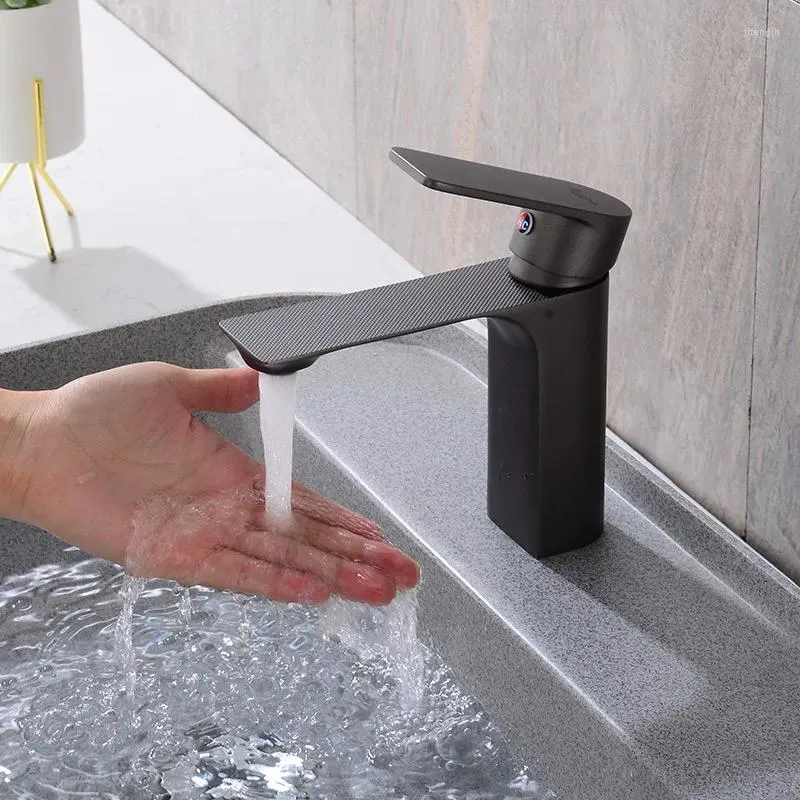 Rubinetti per lavandino del bagno Tutti i rubinetti per lavabo in rame grigio pistola per lavabo e superficie a rete fredda