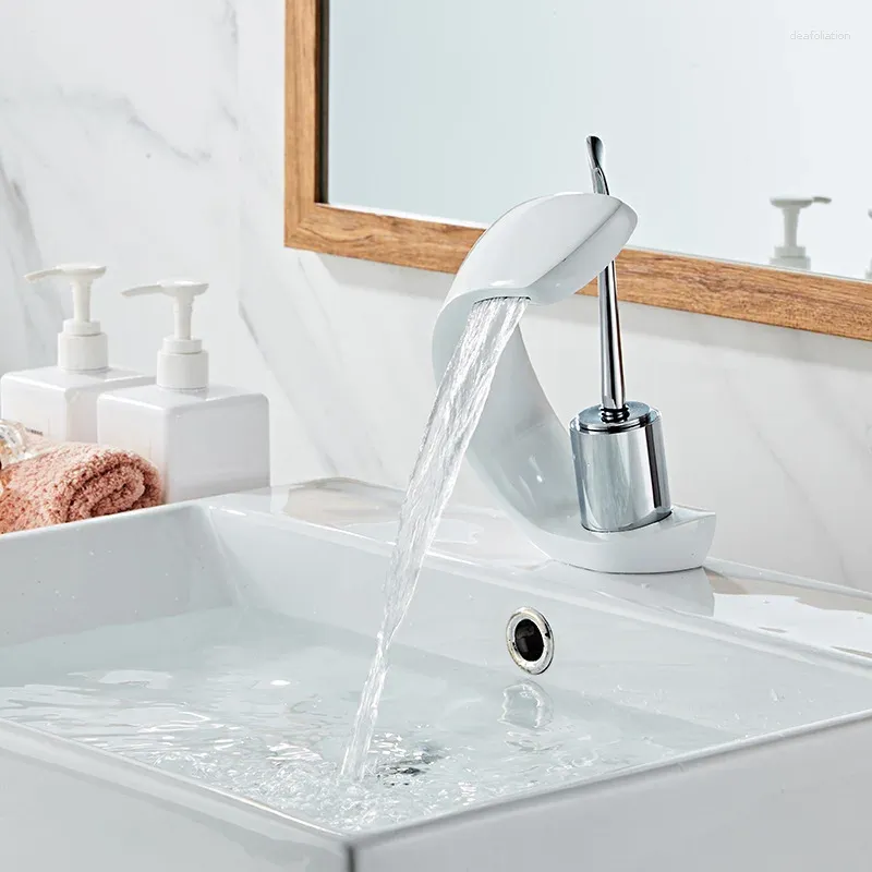 Robinets de lavabo de salle de bains, robinet de galvanoplastie blanc, armoire Yabai et eau froide