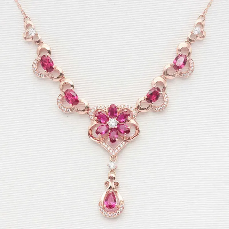 Pendanthalsband 585 Purple Gold Inlaid Ruby Elegant Flower Necklace 14K Rose Crystal Luxury Romantic Dinner Wedding Jewelry 231011