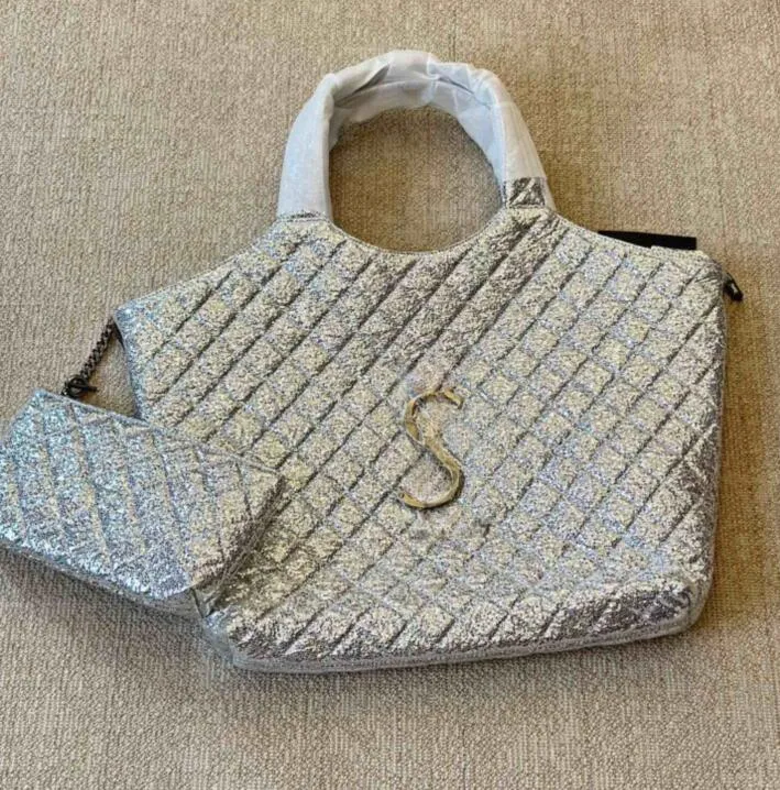 Icare maxi överdimensionerad shopping tygväska designer glitter handväskor 2 storlek fäster mini plånbok quiltad lammskinn kvinnor resor satchel axelväskor silver silver