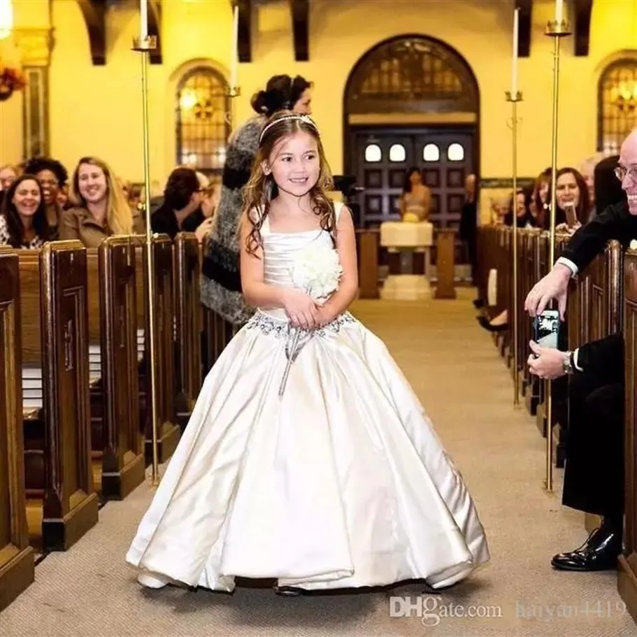 Nuovi abiti per ragazze di fiore per matrimoni Collo quadrato Cintura di cristallo bianco Perline Sweep Train Compleanno Bambini Comunione Ragazza Spettacolo G226T