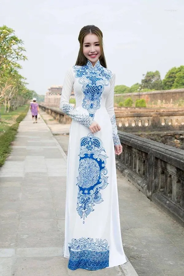 Roupas étnicas sob medida Aodai Vietnam Cheongsam Vestido Vietnamita Tradicionalmente Azul e Branco Porcelana