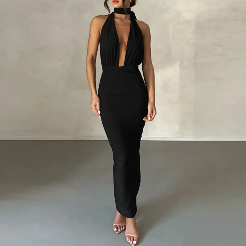 Add The Appeal To Your Evening Look With Backless Dresses