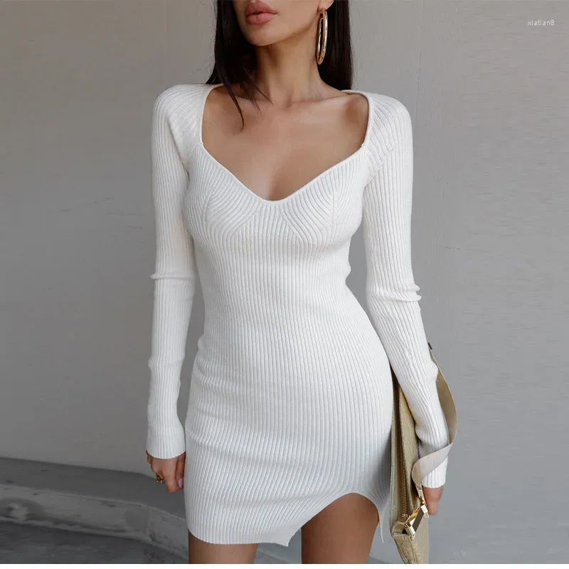 Повседневные платья Элегантное белое платье-свитер 2023 Зима с длинными рукавами Трикотажное облегающее сексуальное мини-осеннее платье с разрезом