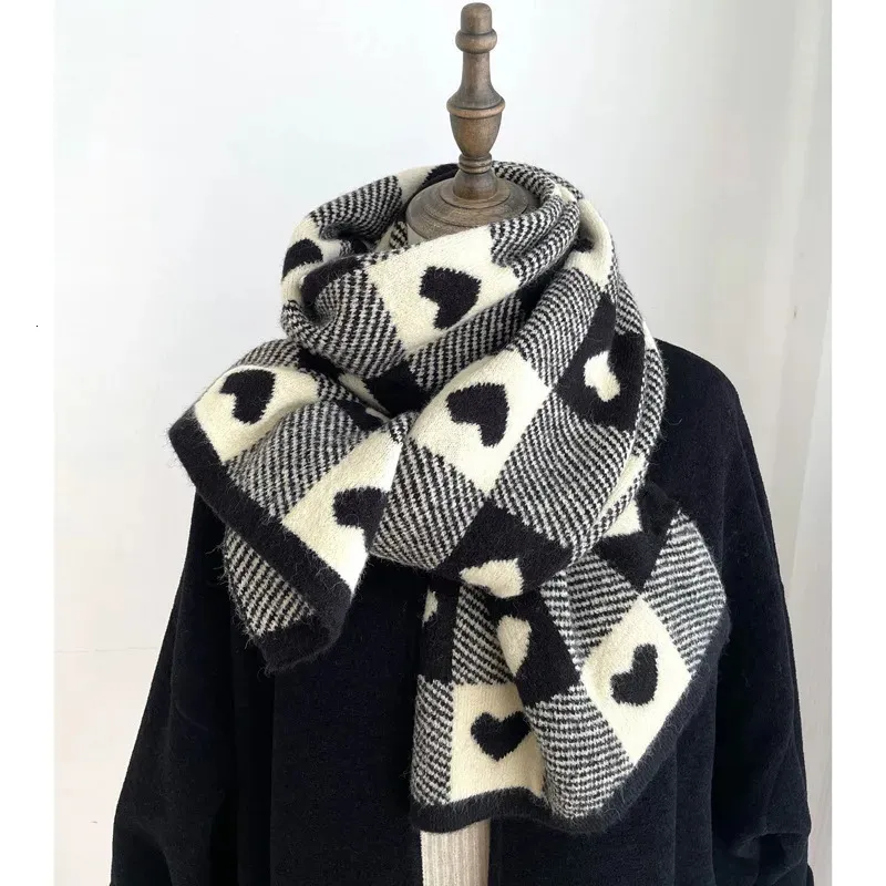 Scarves Knitted Scarf Love Heart Black White Plaid Thickened Warm Winter Womens Christmas Year Gifts 231012