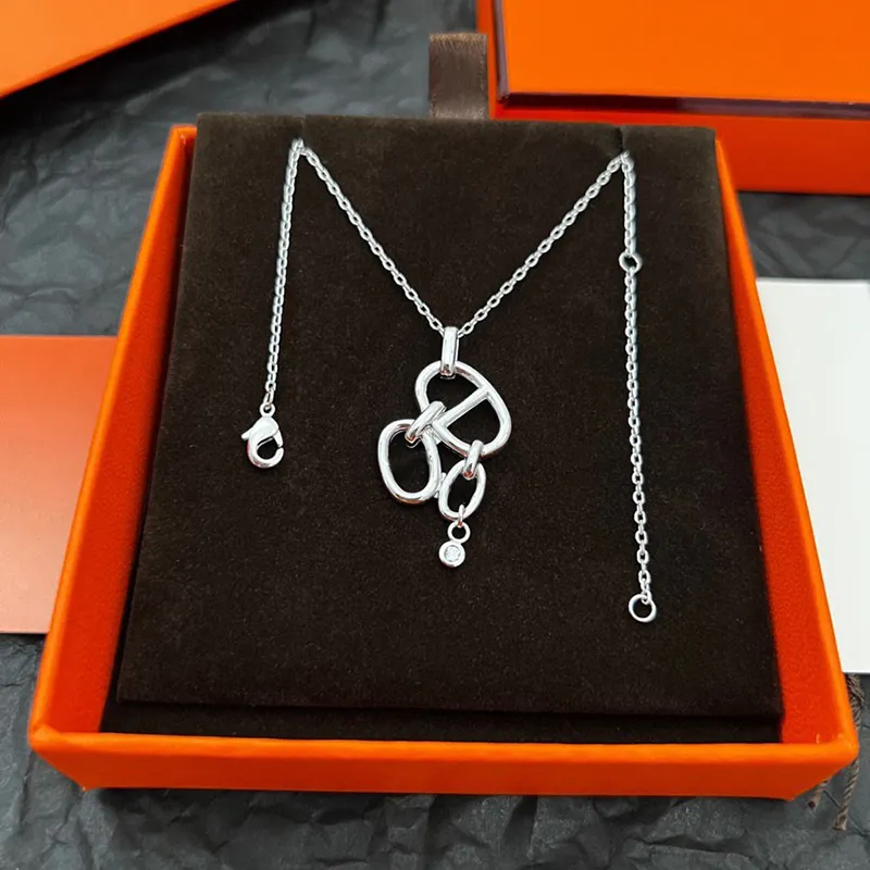 Lyx charm kvinnor smycken silver halsband enkel och utsökt dichr matism brev design elegant modedesigner underbar atmosfär lady rose guldhänge