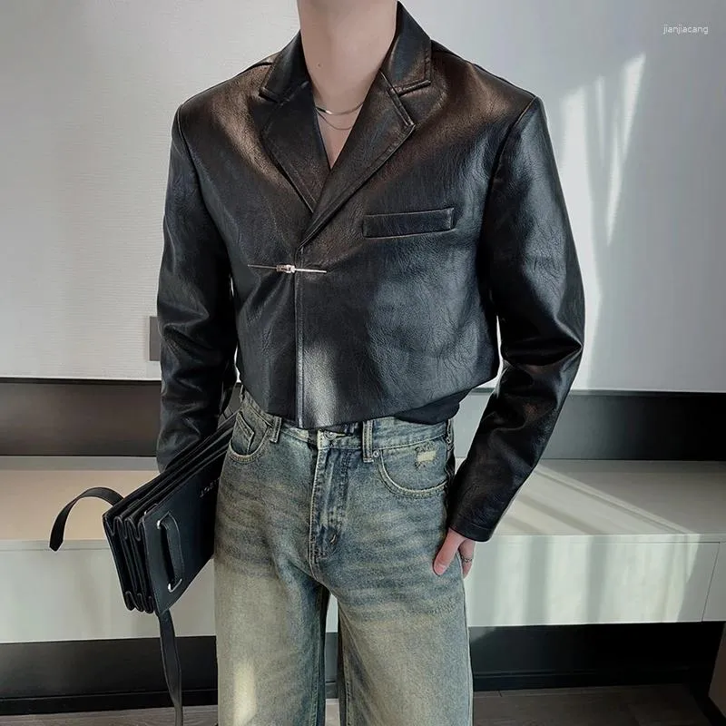Mäns kostymer Autumn Winter Short Leather Sacka Jacket Män Fashion Metal Buckle Design Loose Blazer Masculino Social Streetwear Dress Coat 2023