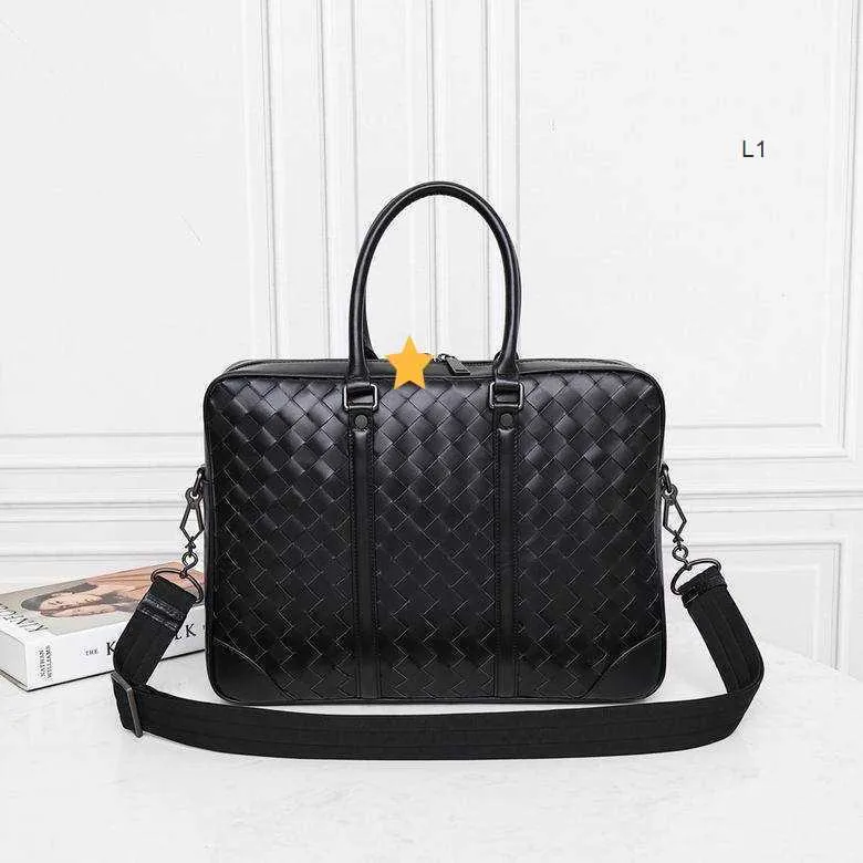 Top Leather Men's Handbag 37cm Bottegaaveneta Briefcase Horizontal Leather Business Men's Bag Leisure Soft Leather One Shoulder Messenger L