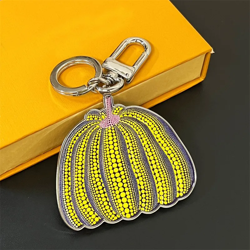 Nouveau Designer De Mode Porte-clés Voiture De Luxe Jaune Mignon Citrouille Porte-clés Femmes Hommes Classique Porte-clés Hommes Filles Cadeau Ornements Porte-clés