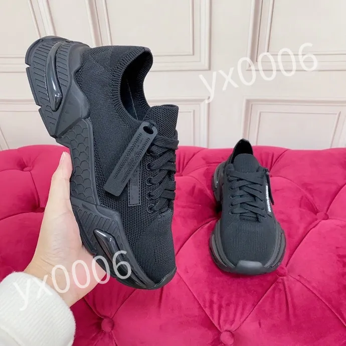 Hot new Designer men's and women's trendy sports shoes, black white, thick soled shoes, retro casual shoes, carrying and tying shoelaces fd230208
