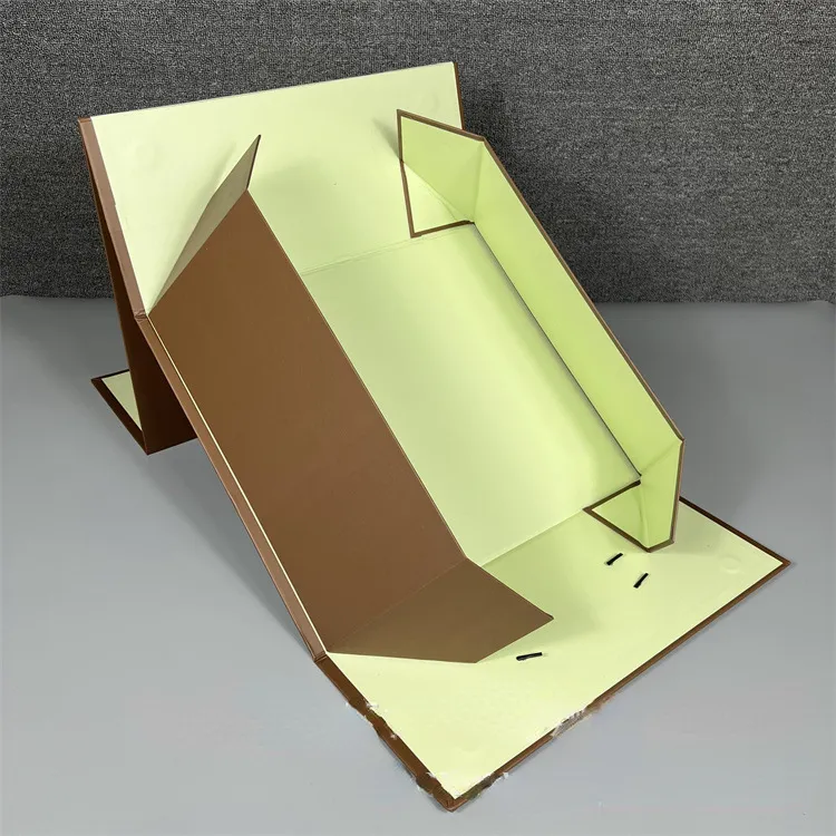 Designer Gift Wraps Bur One-piece Folding Gift Boxes Shoe Bag Portable Magnet Box