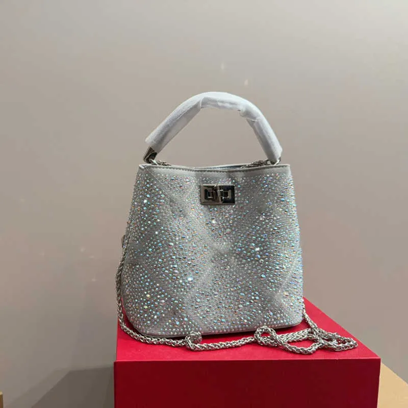 NEUE Luxus Designer Eimer Taschen Elegante Diamant V Brief Umhängetasche Frauen Einfarbig Abend Handtasche Design Schulter Tasche 231013