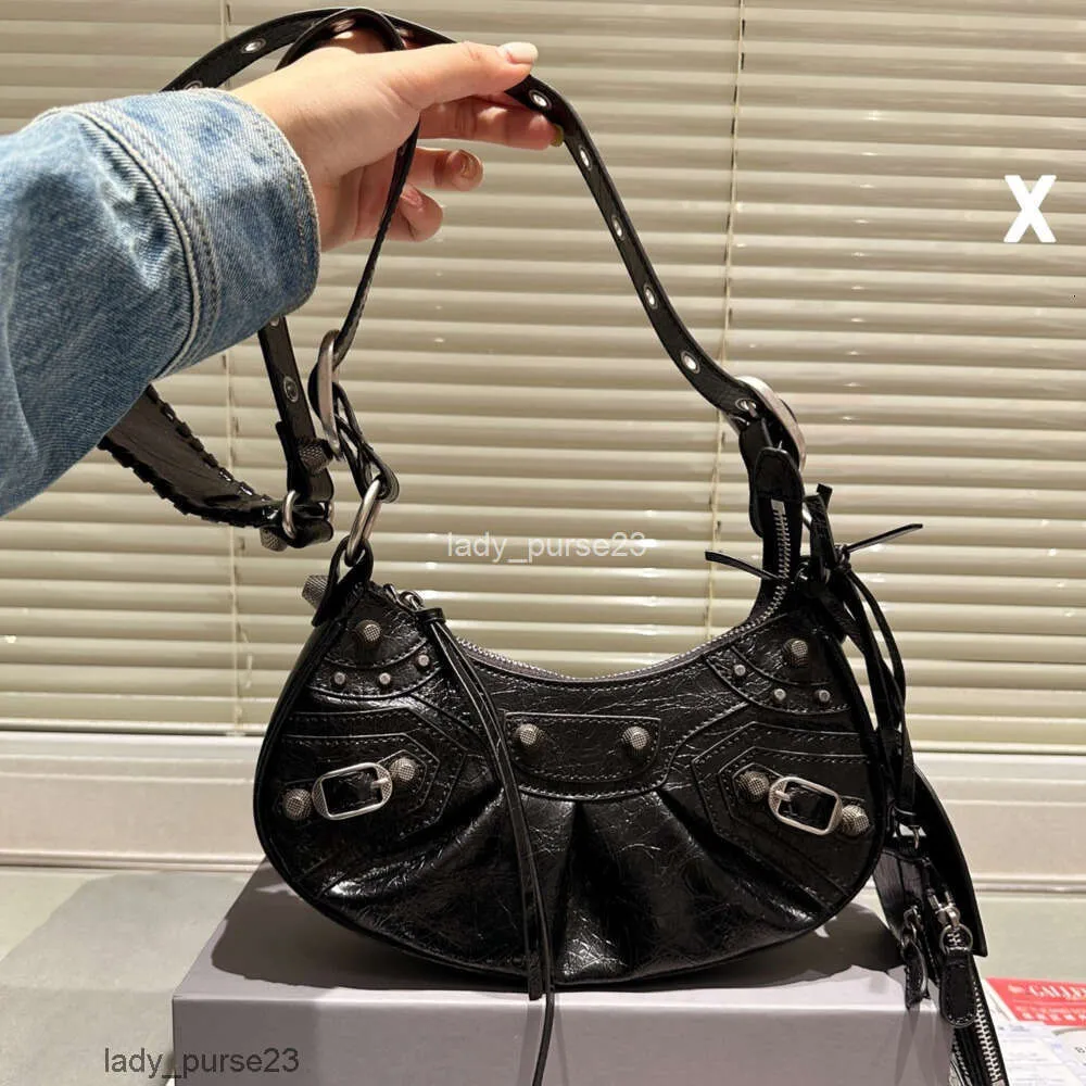 حقائب اليد Crossbody Le Cagole Hobo Girl Quality عرض مسار غير رسمي من الجلد الكلاسيكي للأزياء الناعمة ذات الأكياس المصممة حقيبة بارد محفظة كتف محفظة HD4W