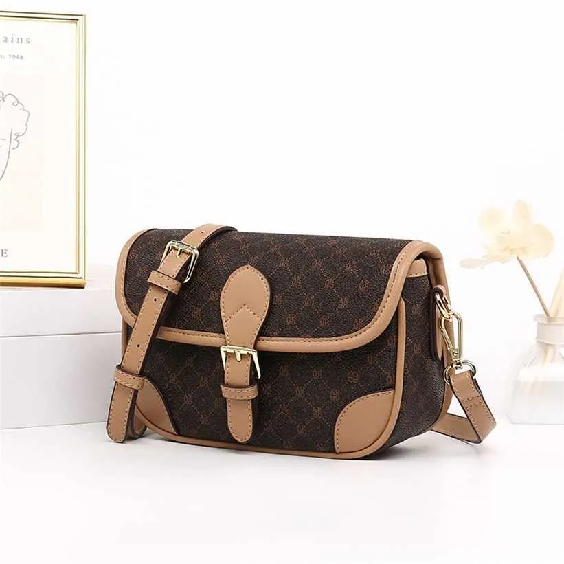 2023 New French Stick Toiletry Bag For Women Genuine Leather Sling