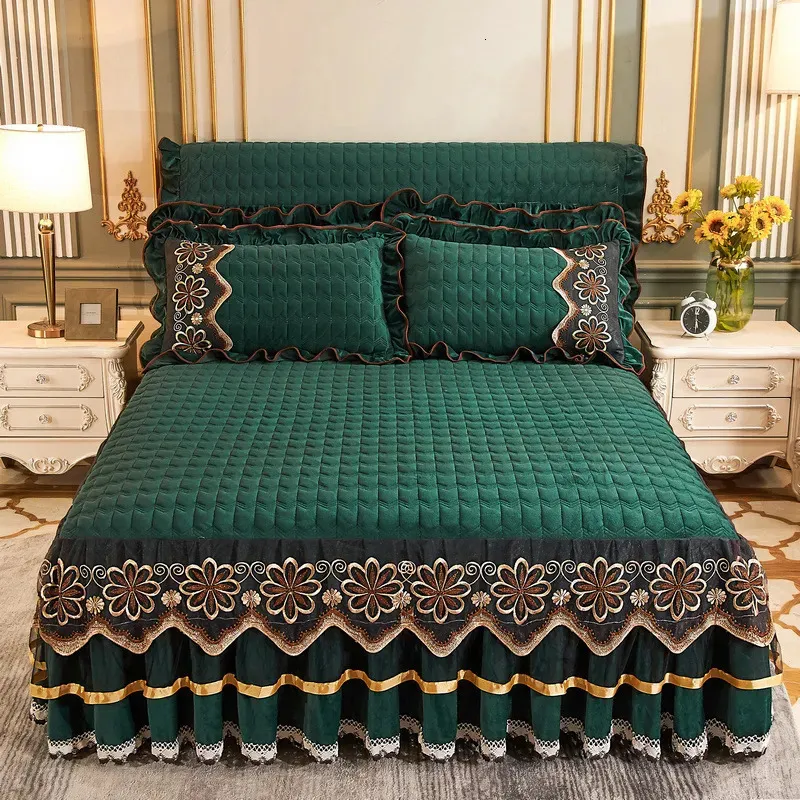 Юбка-кровать Высококачественное зимнее бархатное стеганое покрывало размера King Queen Size Фланелевая стеганая юбка-кровать, не включая наволочку 231013