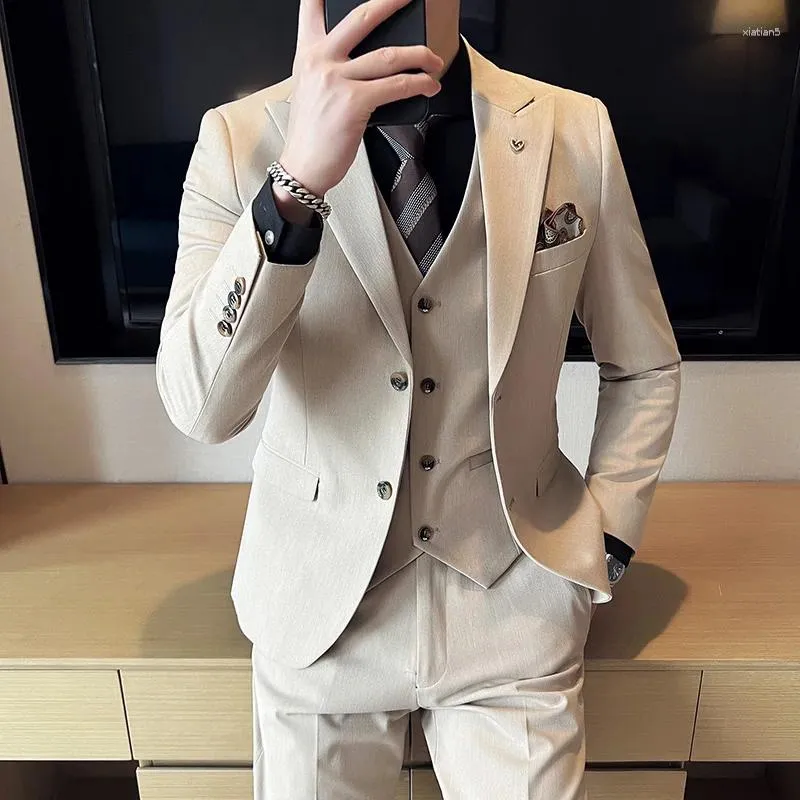 Trajes De Hombre Otono Invierno Hombres Traje Chaleco Pantalones Traje De Tres Piezas De Moda De Negocios Britanica Conjunto De Ocio Para Caballero De 77 91 DHgate