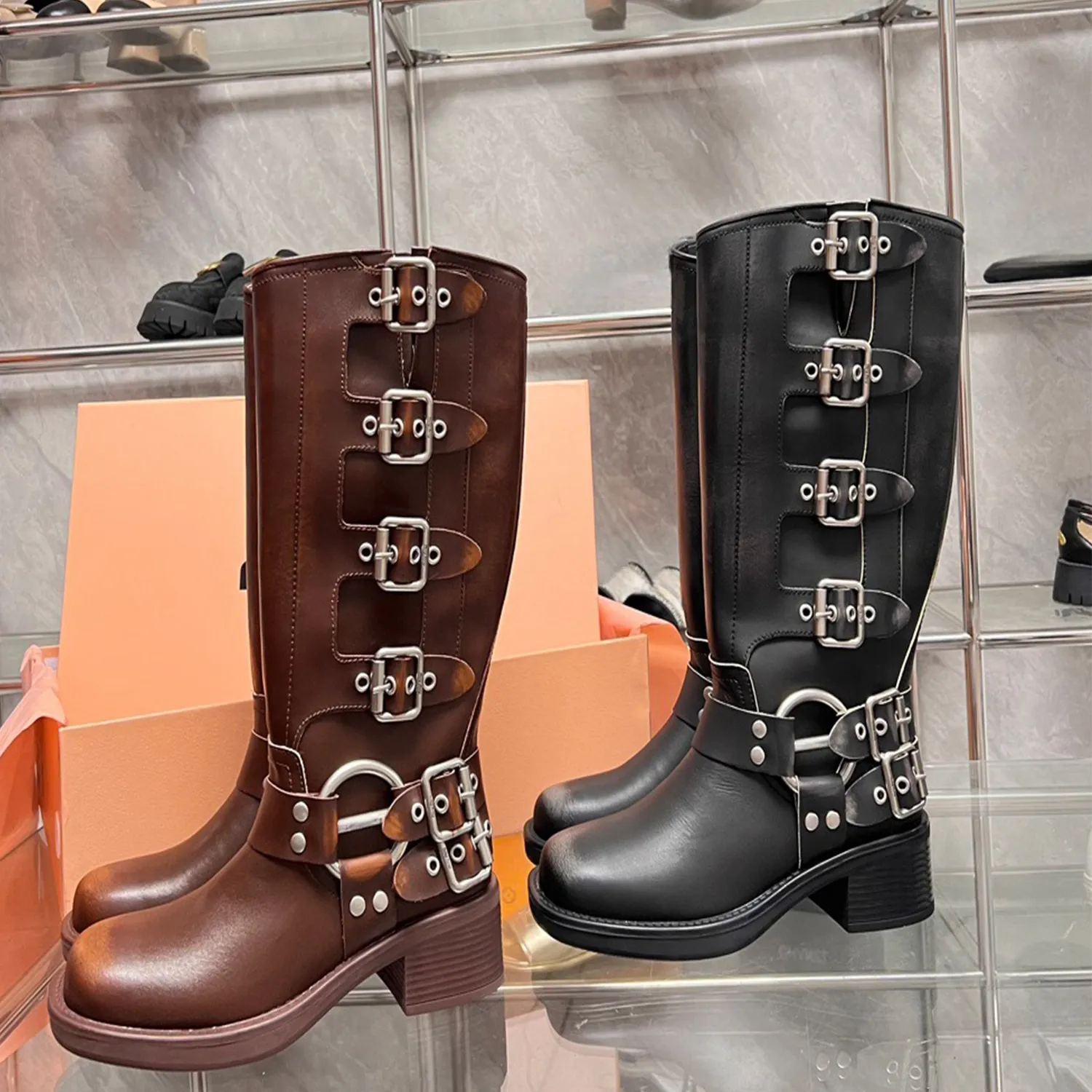 Miu Designer Bottes hautes style y2k en cuir marron botte de motard bout rond talon épais chevalier bottes Martin femmes boucle de ceinture garniture moto boucle biker harnais bottillons