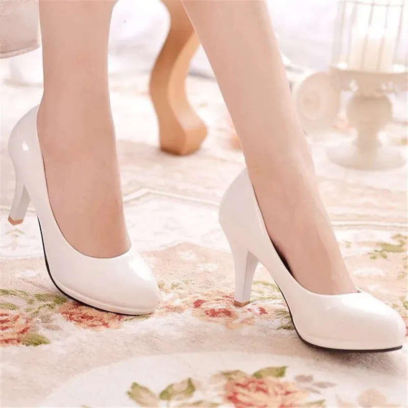 Модельные туфли, новинка 2023 года, женские туфли-лодочки из искусственной кожи, туфли без шнуровки на высоком каблуке с круглым носком, свадебная вечеринка, женские туфли, размер 34–42 231013
