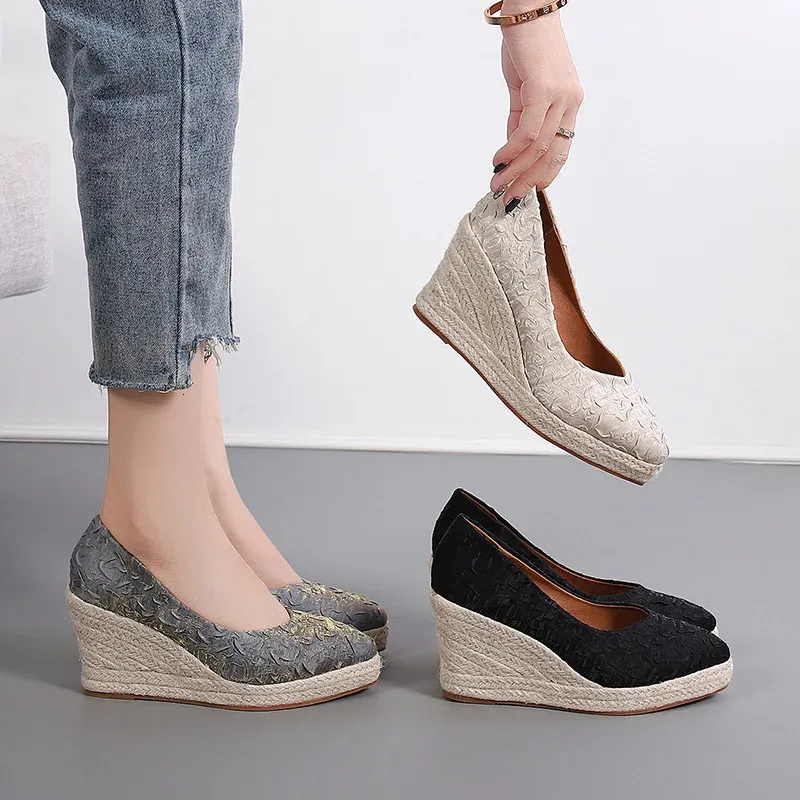 Klänningskor 2023 Spring och Autumn New Fashion Pointed Grunt Mouth Women Wedge Heel Thick Sole Single Straw Woven Twine 231013