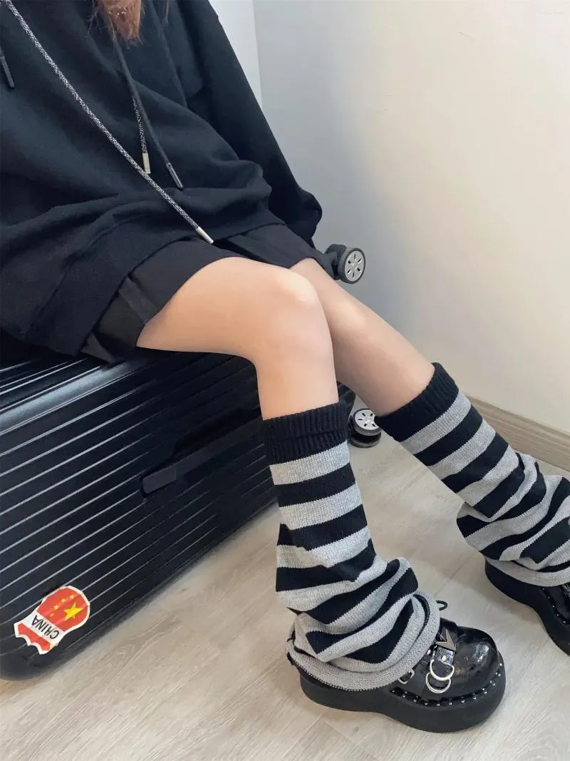 Calzini da donna Stivali stile Y2k Scaldamuscoli giapponesi svasati Maglia larga elasticizzata a righe Casual Harajuku Gamba per ragazza al ginocchio