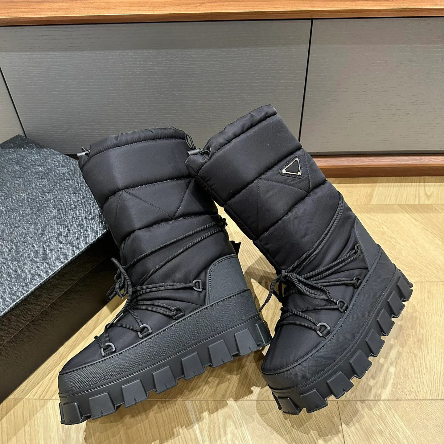 Üçgen-Logo Uzun Monolit savaş kayak patik Naylon Kar Botları Slip-On Tıknaz Dantel Yuvarlak Toe Knight Boot Luxury Tasarımcı Moda Kadın Ayakkabı Fabrika Ayakkabı